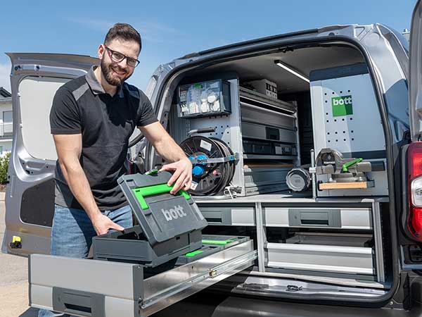 Allestimento-automezzi-da-lavoro-con-cassette-portautensili-Monza