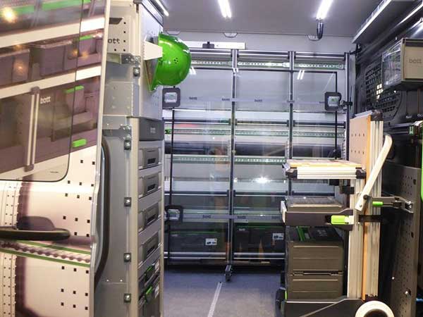 Prezzi-installazione-scaffali-interni-furgoni